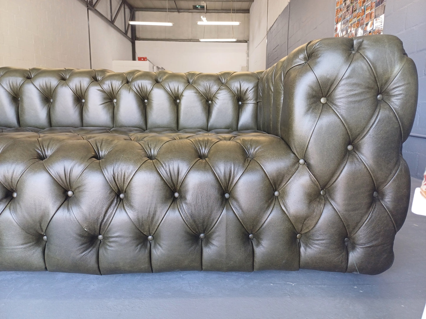 Cuben Chesterfield - Olive green