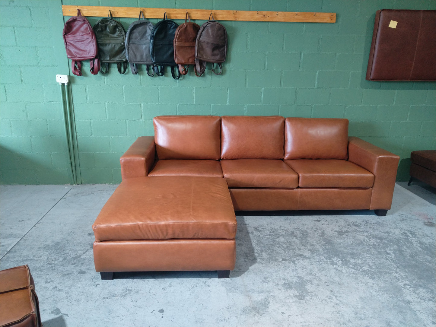 Hadley 3-Seater+Ottoman Naku Butterscotch